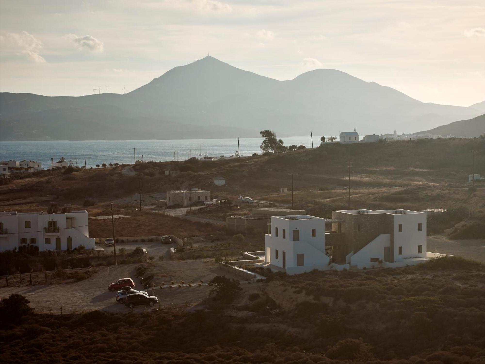 Kedros Milos Suites Adamantas  Екстериор снимка