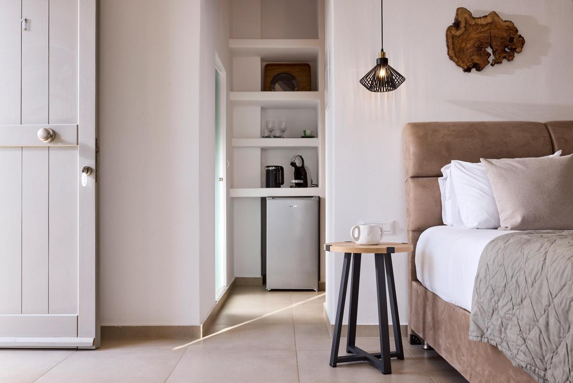 Kedros Milos Suites Adamantas  Екстериор снимка