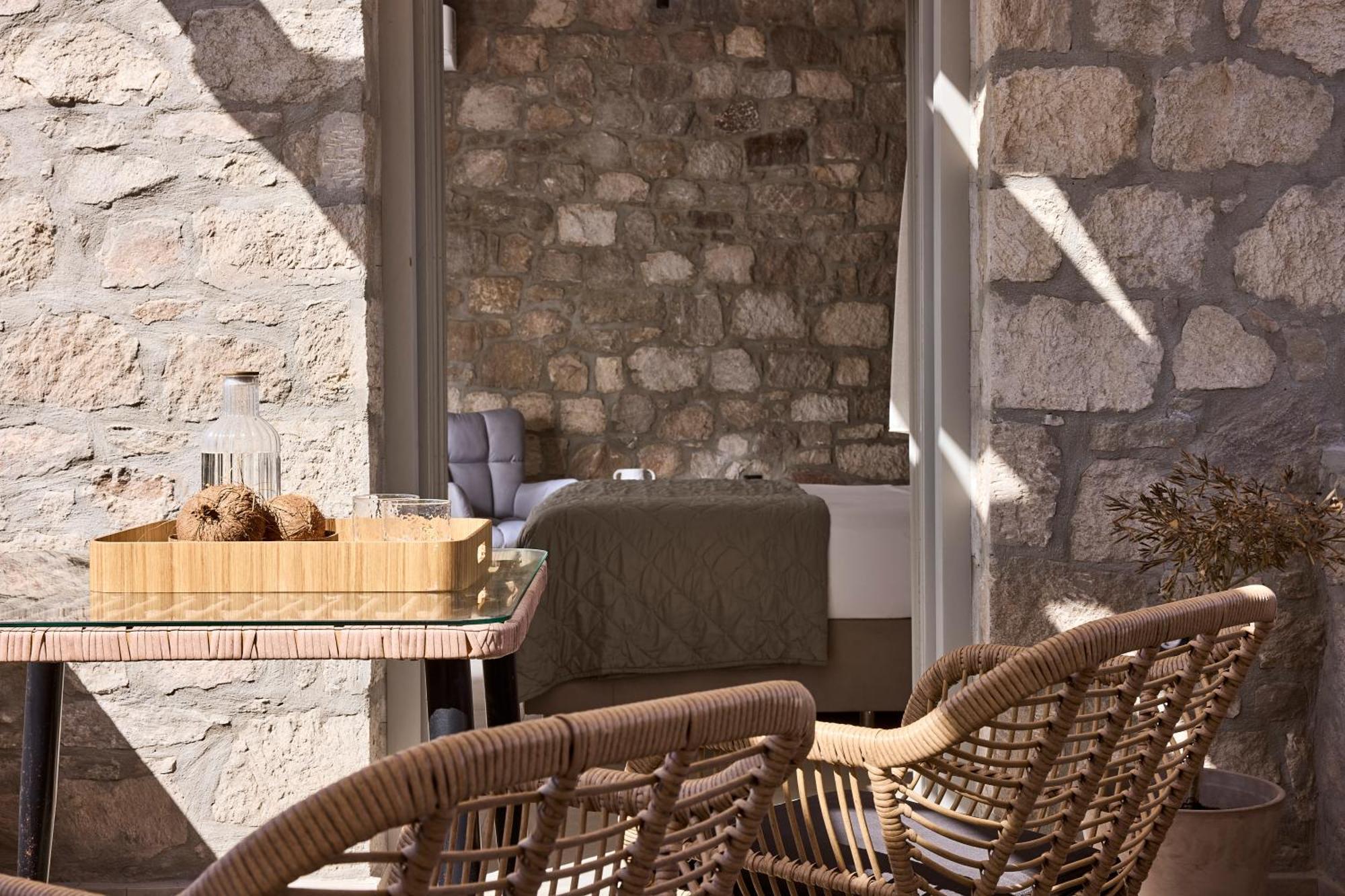 Kedros Milos Suites Adamantas  Екстериор снимка