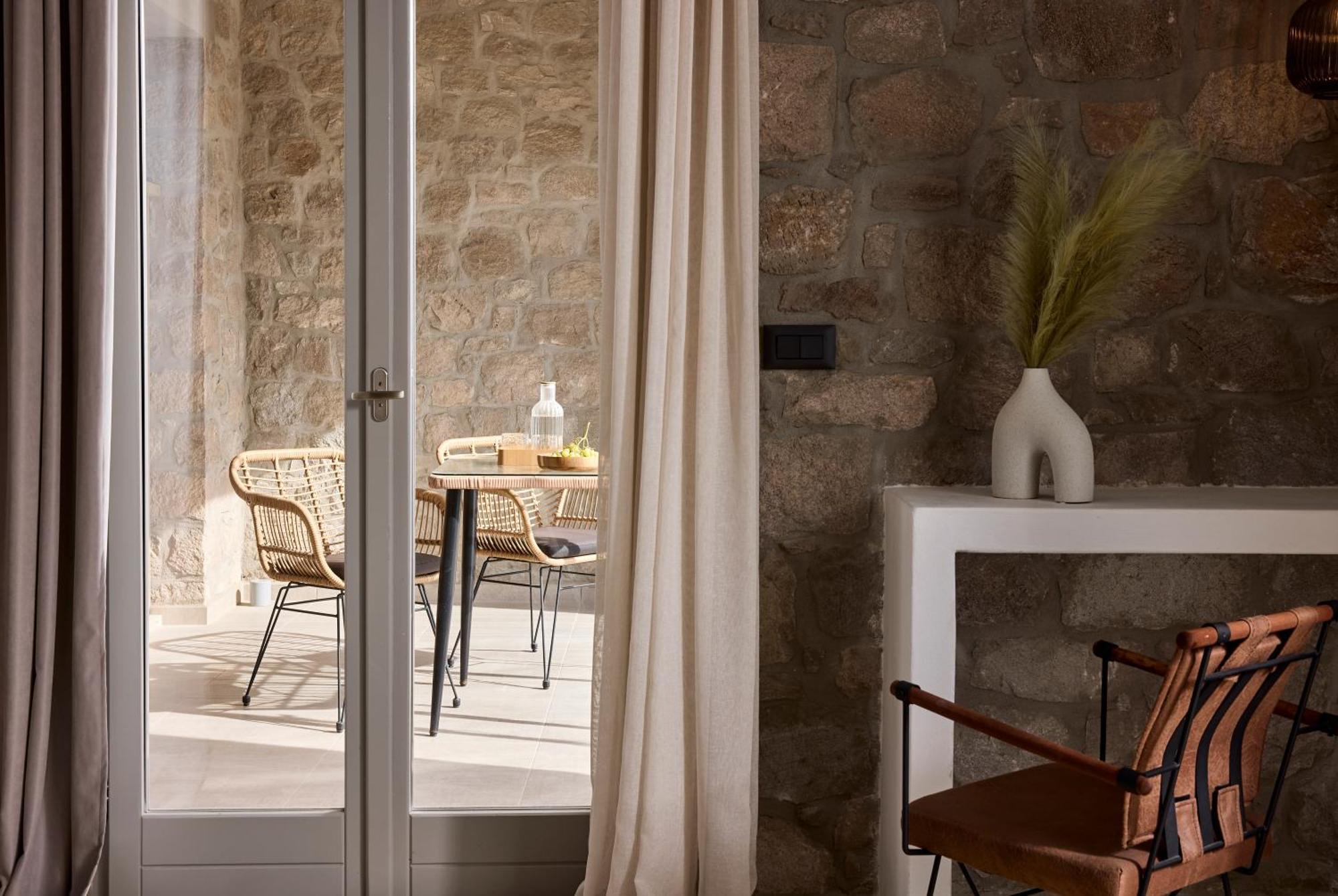 Kedros Milos Suites Adamantas  Стая снимка