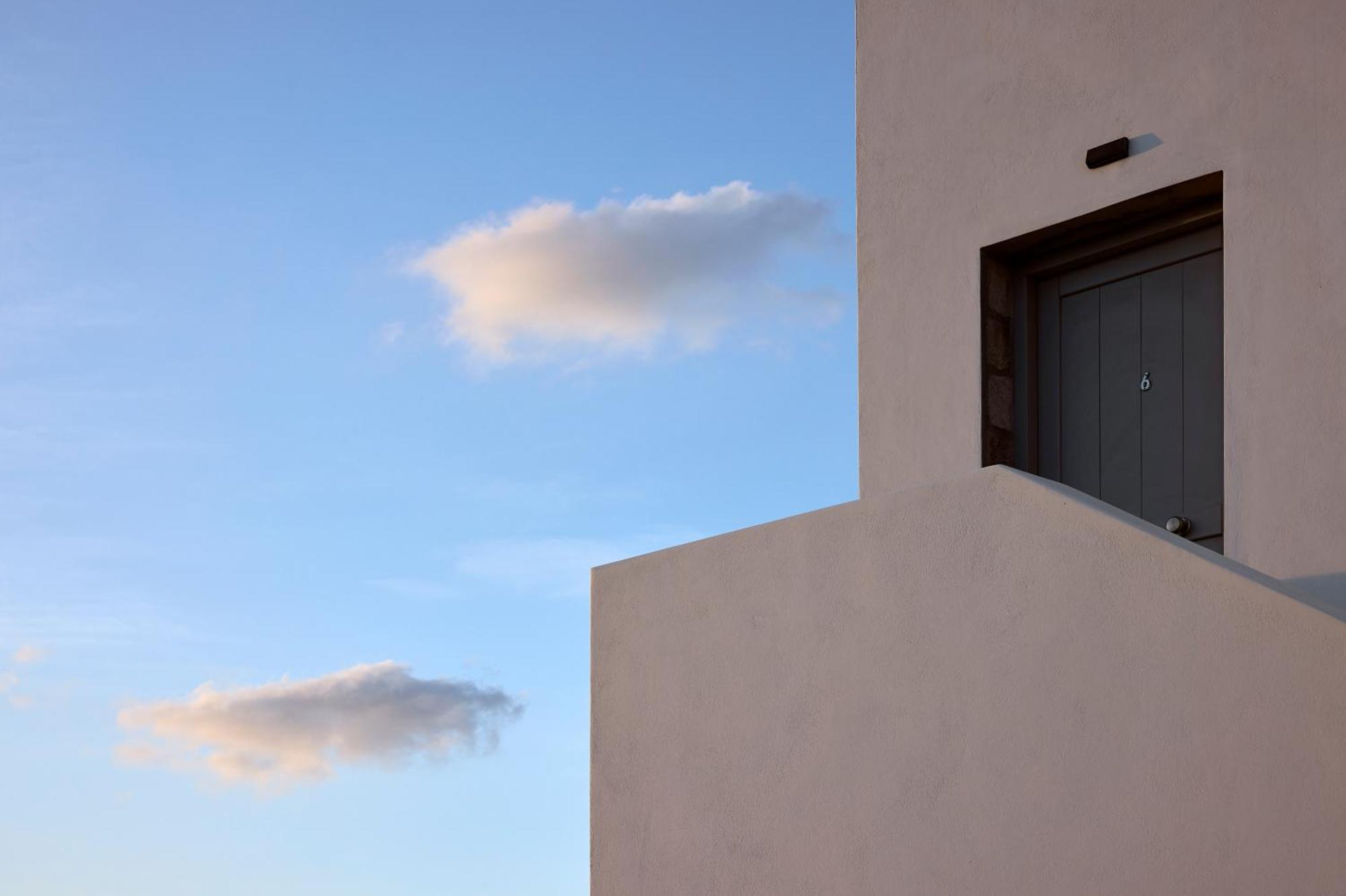 Kedros Milos Suites Adamantas  Екстериор снимка