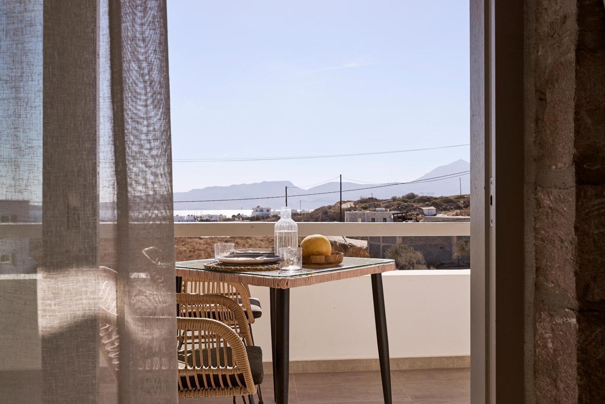 Kedros Milos Suites Adamantas  Екстериор снимка